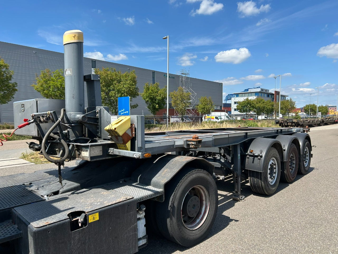 Mafa 20 ft tipping chassis / disc brakes / lifting axle / alcoa wheels / - Semirimorchio portacontainer/ Caisse interchangeable: foto 1 Mafa 20 ft tipping chassis / disc brakes / lifting axle / alcoa wheels / - Semirimorchio portacontainer/ Caisse interchangeable: foto 1