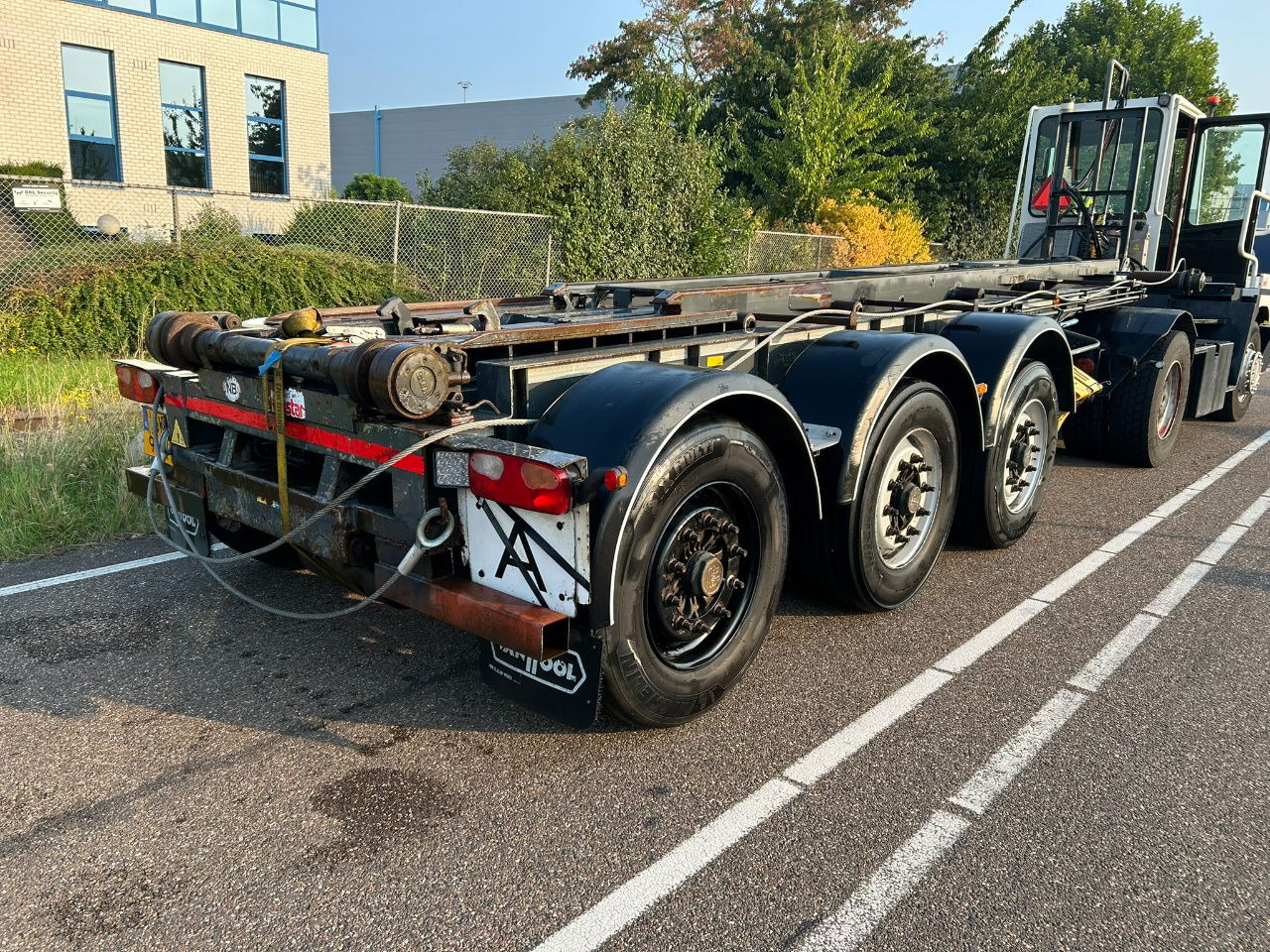 Van Hool Cable system 90 tipping / disc brakes bpw / lifting axle / remote control - Semirimorchio portacontainer/ Caisse interchangeable: foto 2 Van Hool Cable system 90 tipping / disc brakes bpw / lifting axle / remote control - Semirimorchio portacontainer/ Caisse interchangeable: foto 2