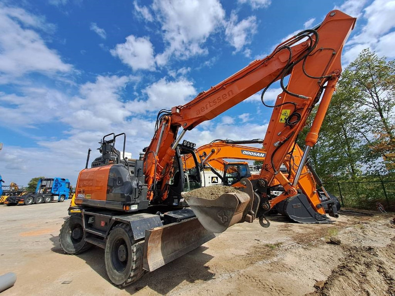 Escavatore gommato Hitachi ZX140WTB-6: foto 6