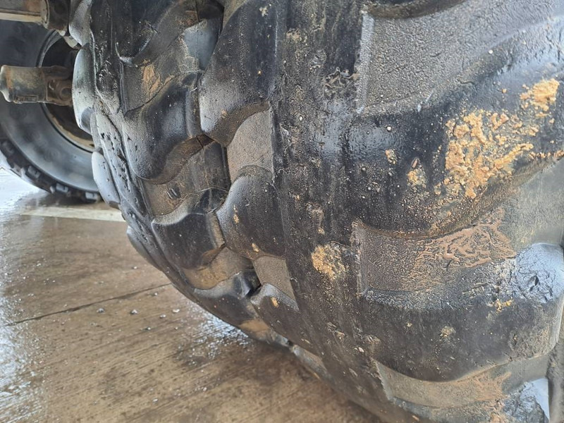 Escavatore gommato Hitachi ZX140WTB-6: foto 16