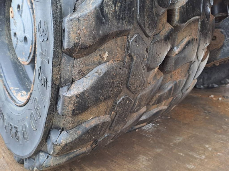 Escavatore gommato Hitachi ZX140WTB-6: foto 12