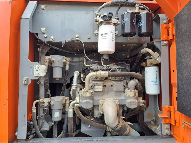 Escavatore gommato Hitachi ZX140WTB-6: foto 17