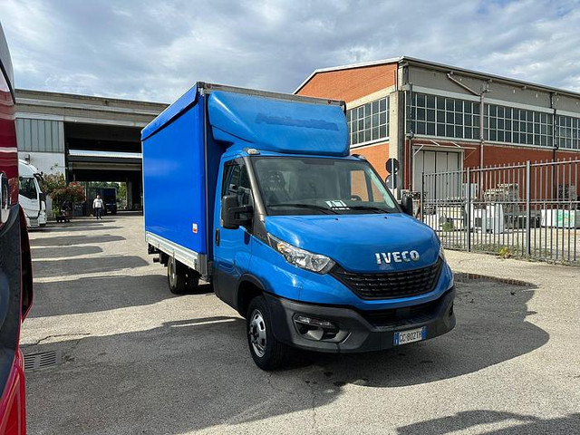 Iveco 35C16 - Furgone centinato: foto 1 Iveco 35C16 - Furgone centinato: foto 1