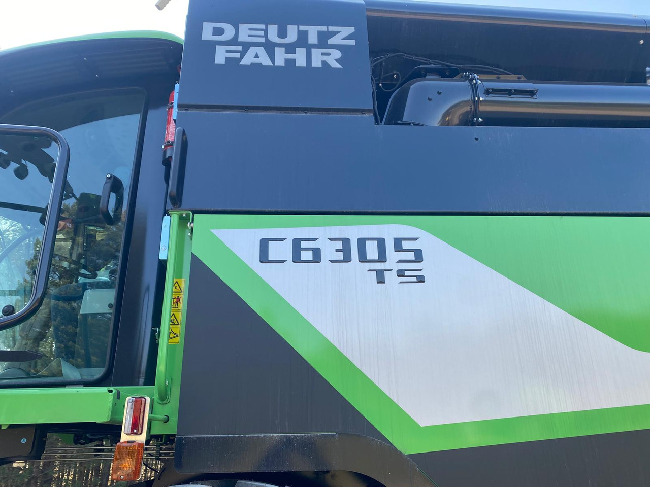 DEUTZ FAHR C6305 TS with DH630R NEW/UNUSED - Macchina da raccolta: foto 4 DEUTZ FAHR C6305 TS with DH630R NEW/UNUSED - Macchina da raccolta: foto 4