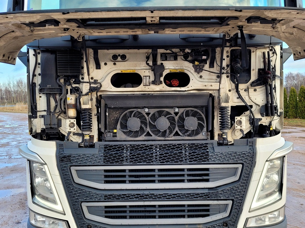 Volvo FH460 + refrigerated semi-trailer - Trattore stradale: foto 5 Volvo FH460 + refrigerated semi-trailer - Trattore stradale: foto 5