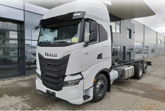 IVECO S-Way AS260S46Y/P-AERO+LIVING&COMFORT PACK... - Autocarro telaio: foto 1 IVECO S-Way AS260S46Y/P-AERO+LIVING&COMFORT PACK... - Autocarro telaio: foto 1