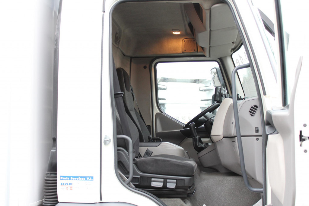 Foto d'interni 1: Autocarro frigorifero Daf LF  280 E6 Frigoblock LBW Rolltor Strom Klima