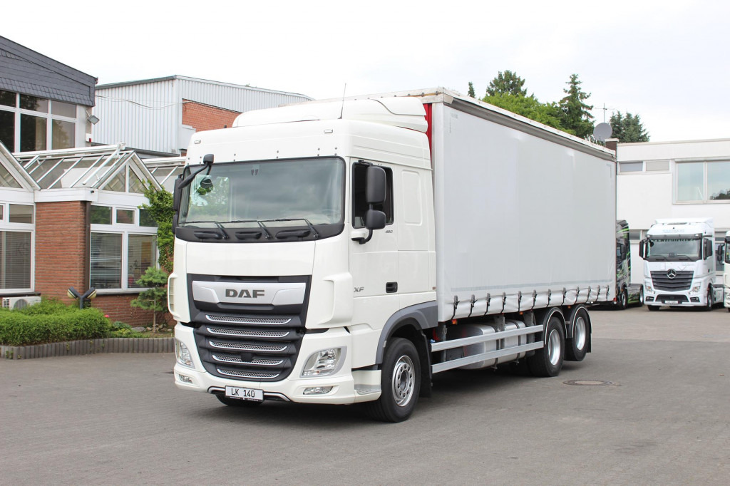 Daf XF 26.480 SC Plane Stapleraufnahme AHK Edscha - Camion centinato: foto 1 Daf XF 26.480 SC Plane Stapleraufnahme AHK Edscha - Camion centinato: foto 1