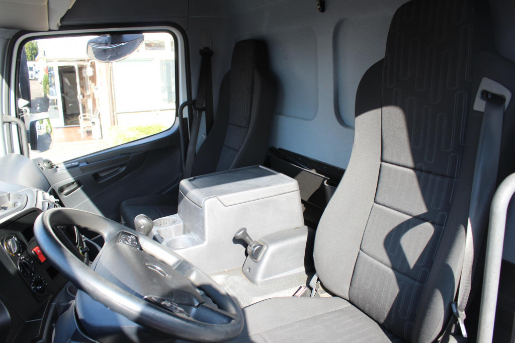 Mercedes-Benz Atego 818 E6 Koffer 6m Klima LDW Schalter LBW - Furgone box: foto 5 Mercedes-Benz Atego 818 E6 Koffer 6m Klima LDW Schalter LBW - Furgone box: foto 5