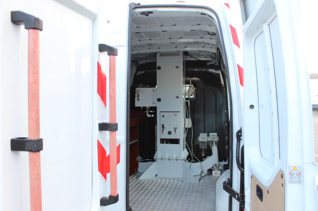 Renault Master Comilev 100TF1 10m Klima nur 167h HU-UVV - Piattaforma autocarrata: foto 4 Renault Master Comilev 100TF1 10m Klima nur 167h HU-UVV - Piattaforma autocarrata: foto 4