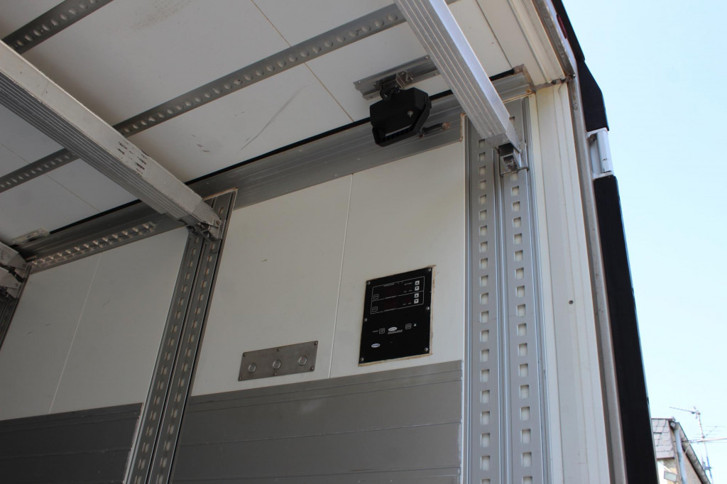 SCHMITZ Carrier Vector 1950Mt. Doppelstock Blumen LBW! - Semirimorchio frigorifero: foto 4 SCHMITZ Carrier Vector 1950Mt. Doppelstock Blumen LBW! - Semirimorchio frigorifero: foto 4