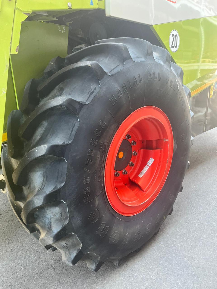 CLAAS Lexion verstärkte Felgen mit 650/75 R32 - Mietitrebbia: foto 3 CLAAS Lexion verstärkte Felgen mit 650/75 R32 - Mietitrebbia: foto 3