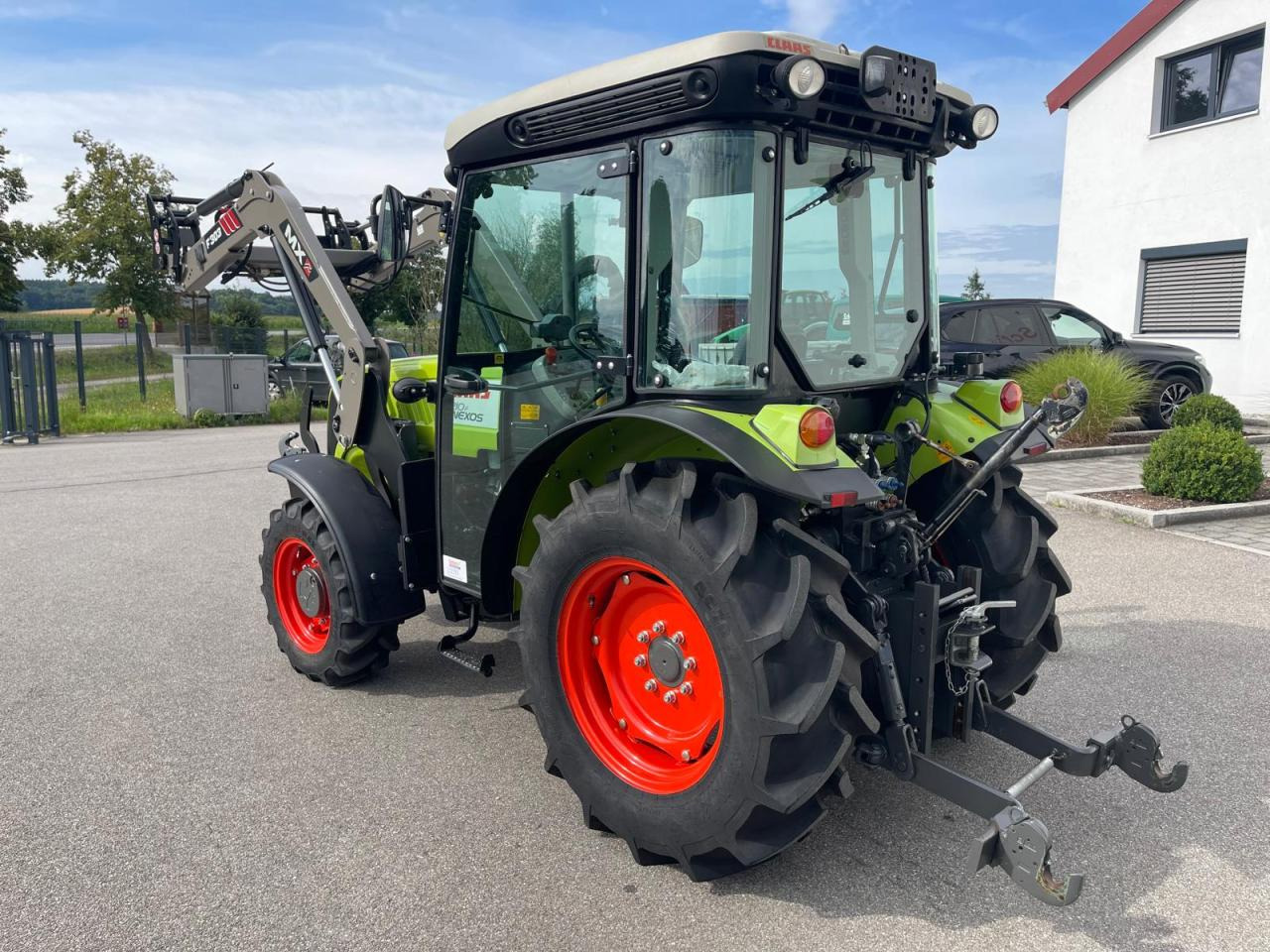 CLAAS Nexos 210, neuwertig, mit Frontlader und Frontzapfwelle, 236 Betriebsstunden - Trattore: foto 3 CLAAS Nexos 210, neuwertig, mit Frontlader und Frontzapfwelle, 236 Betriebsstunden - Trattore: foto 3
