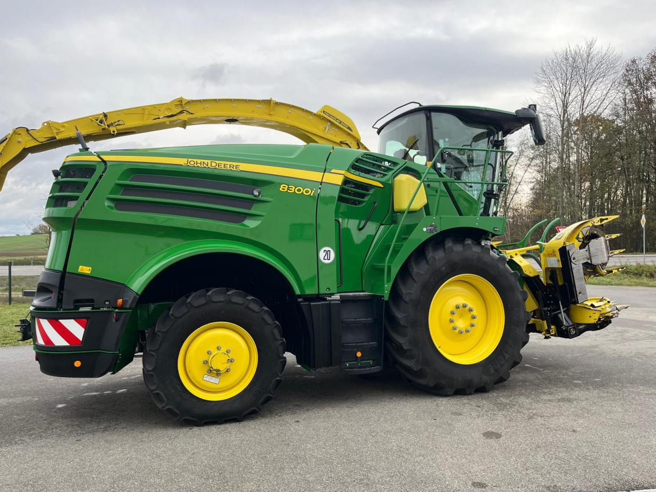 John Deere 8300i Feldhäcksler, Harvestlap, Pickup, Kemper, erst 910 Betriebsstunden, Baujahr 2018 - Trincia: foto 5 John Deere 8300i Feldhäcksler, Harvestlap, Pickup, Kemper, erst 910 Betriebsstunden, Baujahr 2018 - Trincia: foto 5
