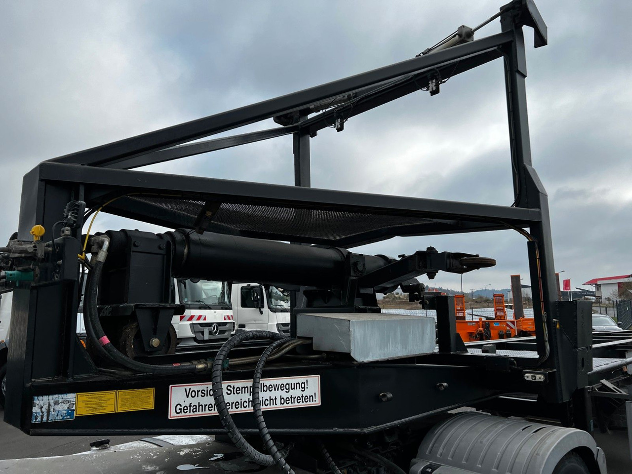 H&W 3- Achs Auflieger für Presscontainer H&W 3- Achs Auflieger für Presscontainer - Semirimorchio portacontainer/ Caisse interchangeable: foto 3 H&W 3- Achs Auflieger für Presscontainer H&W 3- Achs Auflieger für Presscontainer - Semirimorchio portacontainer/ Caisse interchangeable: foto 3