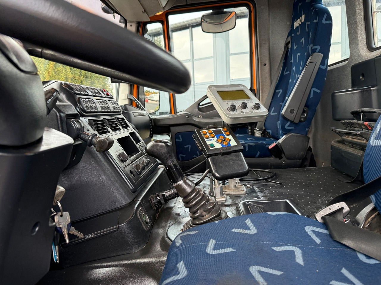 Autocarro scarrabile Iveco Trakker 330 EEV Winterdienst Abroll: foto 13