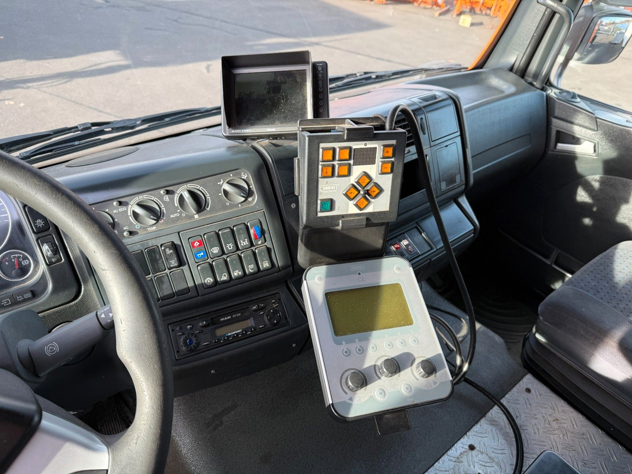 Autocarro scarrabile MAN TGA 18.360 4x4 Winterdienst Meiller Abroller: foto 21