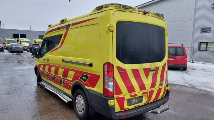 FORD TRANSIT 2,0TDI AMBULANCE KLIMA 1.2018 EURO 6, 3 UNITS - Ambulanza: foto 2 FORD TRANSIT 2,0TDI AMBULANCE KLIMA 1.2018 EURO 6, 3 UNITS - Ambulanza: foto 2