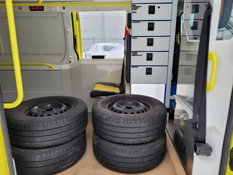 FORD TRANSIT 2,0TDI AMBULANCE KLIMA 4.2018 EURO 6, 3 UNITS - Ambulanza: foto 5 FORD TRANSIT 2,0TDI AMBULANCE KLIMA 4.2018 EURO 6, 3 UNITS - Ambulanza: foto 5