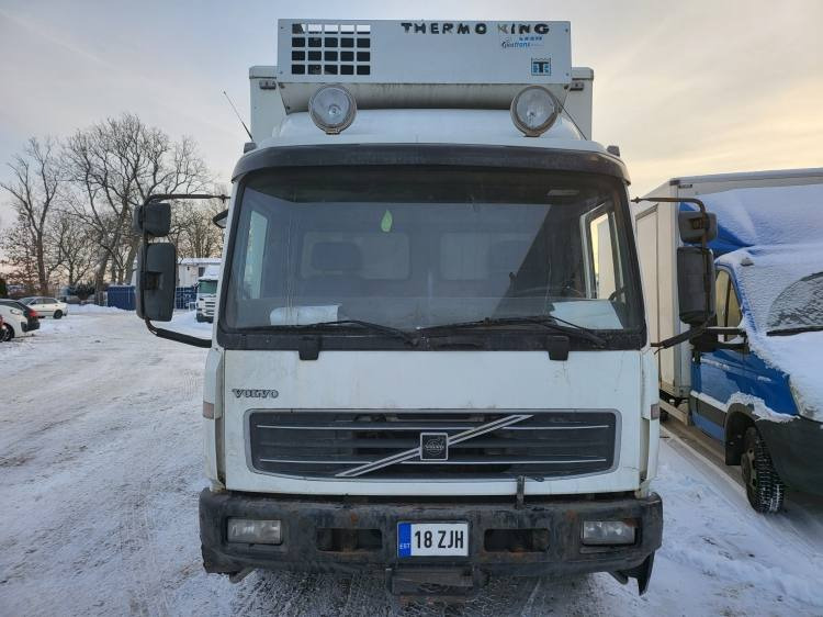 VOLVO FL 250 FOR SPAREPARTS - Autocarro frigorifero: foto 2 VOLVO FL 250 FOR SPAREPARTS - Autocarro frigorifero: foto 2