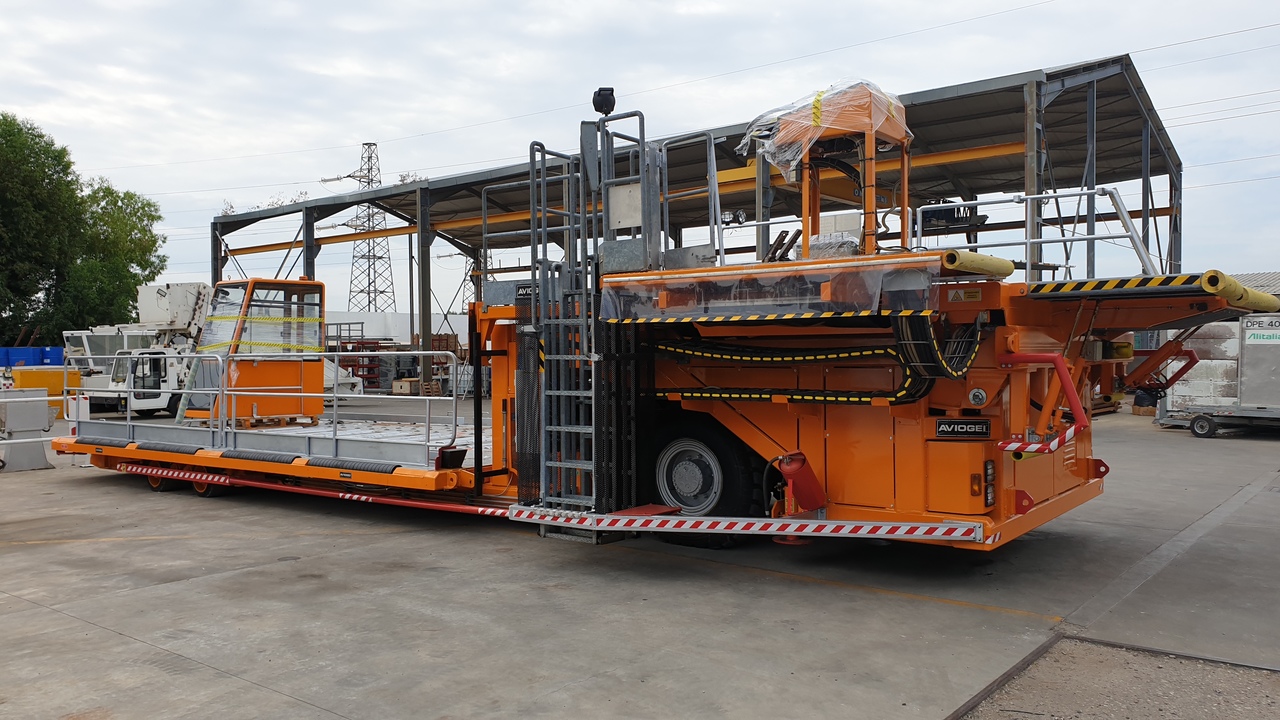 Main Deck Loader Aviogei 20 tons 2PU2000 - Cargo loader: foto 4 Main Deck Loader Aviogei 20 tons 2PU2000 - Cargo loader: foto 4