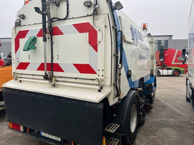 DAF 65 FA65.180 CF - Spazzatrice stradale: foto 2 DAF 65 FA65.180 CF - Spazzatrice stradale: foto 2