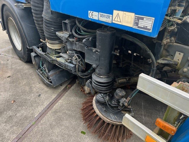 DAF 65 FA65.180 CF - Spazzatrice stradale: foto 3 DAF 65 FA65.180 CF - Spazzatrice stradale: foto 3