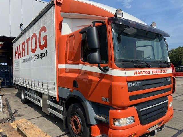 DAF CF 85.360 FA85.360 CF - Camion centinato: foto 2 DAF CF 85.360 FA85.360 CF - Camion centinato: foto 2