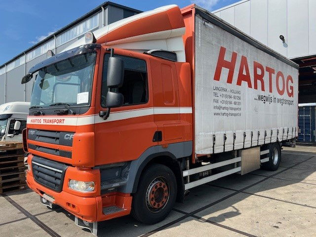 DAF CF 85.360 FA85.360 CF - Camion centinato: foto 1 DAF CF 85.360 FA85.360 CF - Camion centinato: foto 1