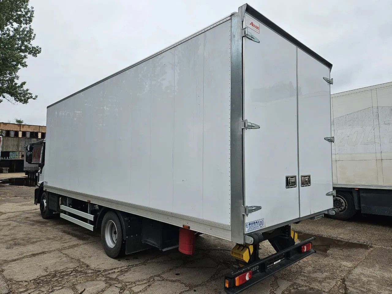 Iveco EuroCargo 120 - 210 BOX 12t Only 7554 km - Autocarro furgonato: foto 4 Iveco EuroCargo 120 - 210 BOX 12t Only 7554 km - Autocarro furgonato: foto 4