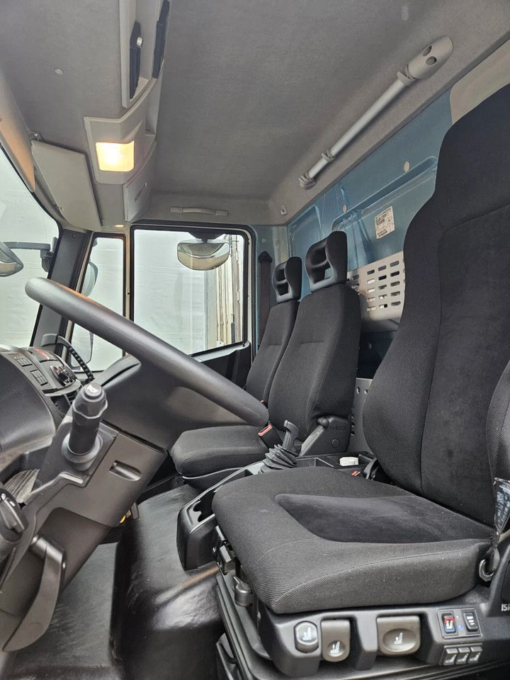 Autocarro furgonato Iveco EuroCargo 120 - 210 BOX 12t Only 7554 km: foto 9