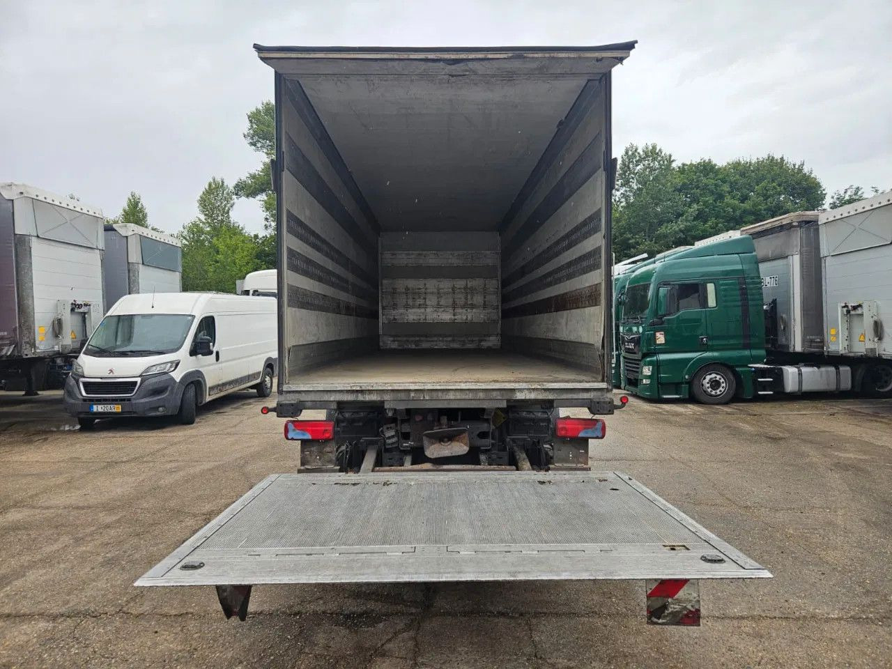 Scania R480 BOX Tail Lift Euro5 - Autocarro furgonato: foto 5 Scania R480 BOX Tail Lift Euro5 - Autocarro furgonato: foto 5