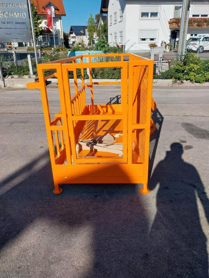 Arbeitskorb Arbeitsbühne Werkzeugkorb 2,4m 1,3m Euro Frontlader - Attrezzatura da costruzione: foto 4 Arbeitskorb Arbeitsbühne Werkzeugkorb 2,4m 1,3m Euro Frontlader - Attrezzatura da costruzione: foto 4