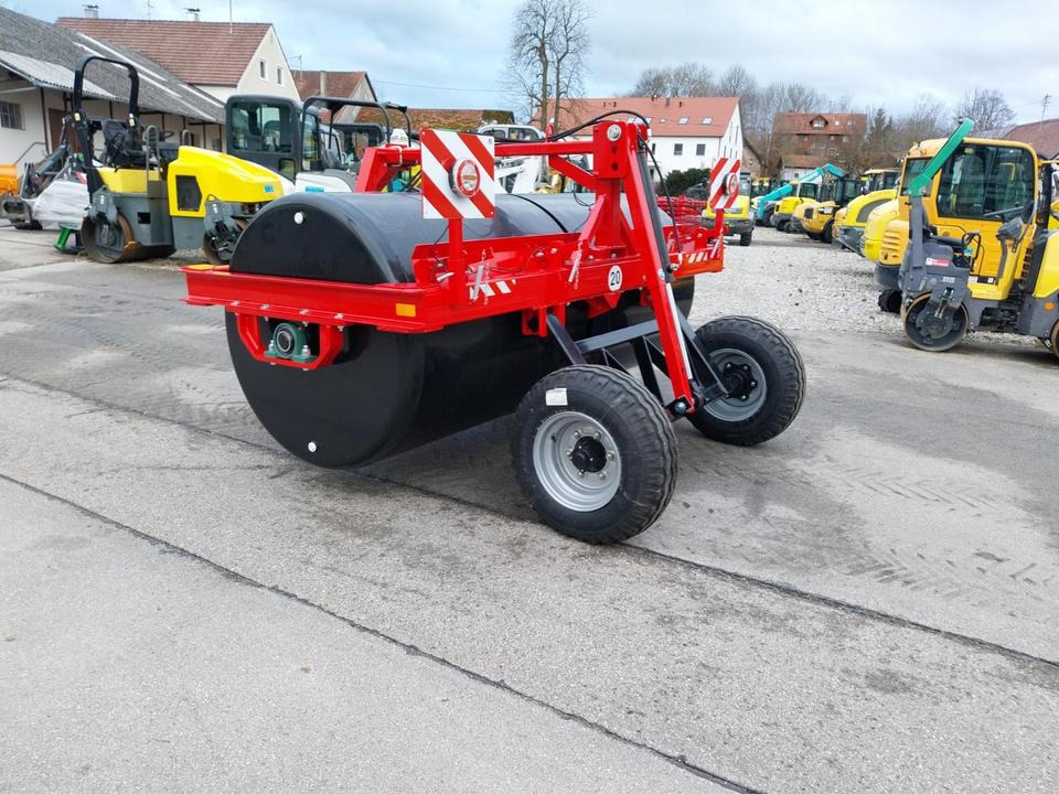 Wiesenwalze Fahrwerk für Schlepper Walze Ackerwalze Wiese - Rullo: foto 1 Wiesenwalze Fahrwerk für Schlepper Walze Ackerwalze Wiese - Rullo: foto 1