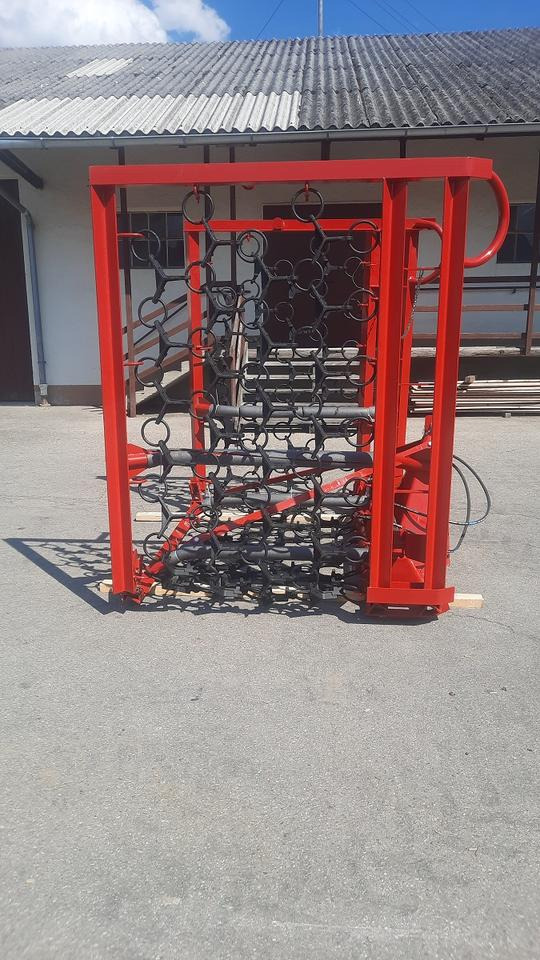 Neue Wiesenegge 6m hydraulisch Wiesenschleppe Fendt Schlepper - Erpice a catena: foto 5 Neue Wiesenegge 6m hydraulisch Wiesenschleppe Fendt Schlepper - Erpice a catena: foto 5