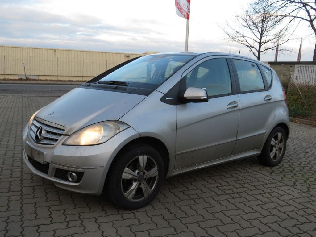 Mercedes-Benz A-Klasse 200 Avantgarde PKW - Camion: foto 1 Mercedes-Benz A-Klasse 200 Avantgarde PKW - Camion: foto 1