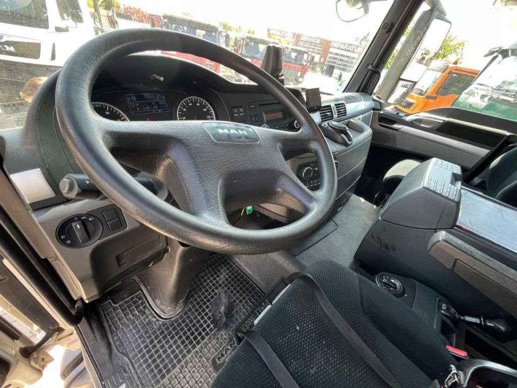 MAN TG-S 26.400 6x2-2 BL Pritsche Heckkran 5xhydr.Au - Autocarro con pianale/ Cassone fisso, Camion con gru: foto 5 MAN TG-S 26.400 6x2-2 BL Pritsche Heckkran 5xhydr.Au - Autocarro con pianale/ Cassone fisso, Camion con gru: foto 5