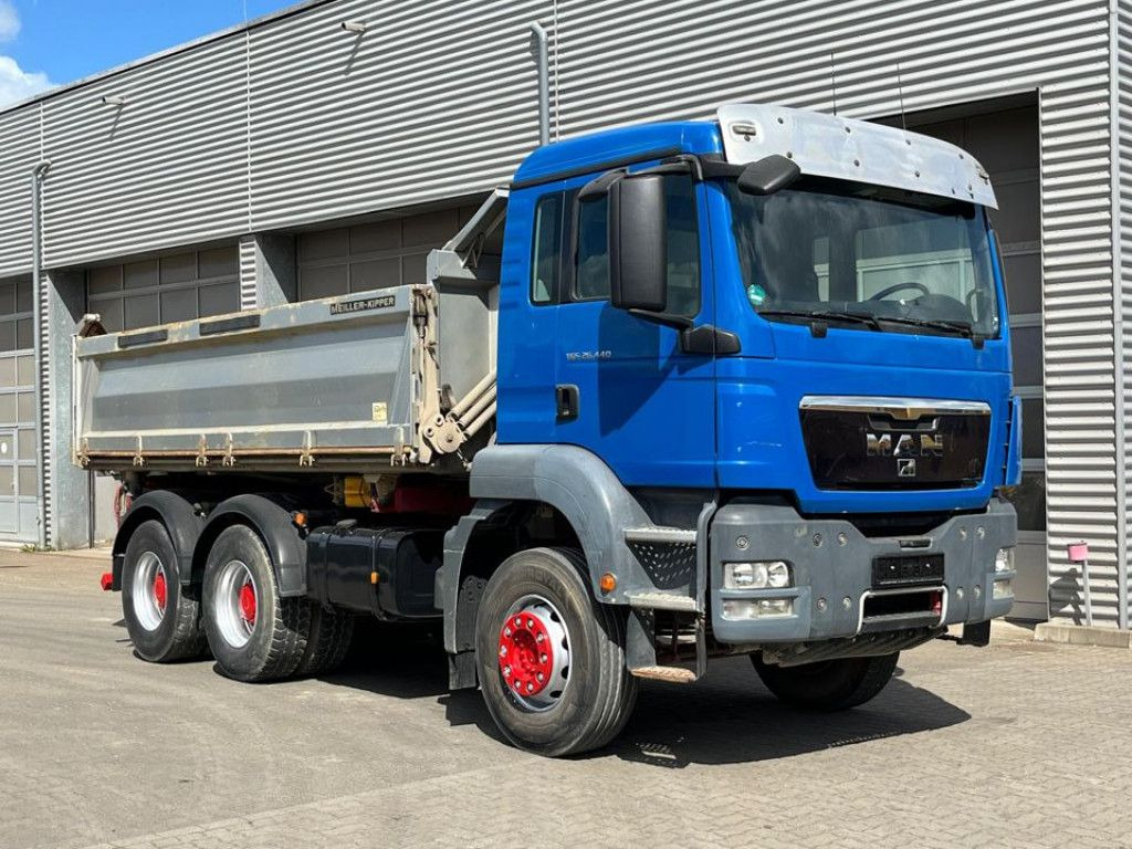 MAN TG-S 26.440 6x4 BB 3-Achs Kipper MeillerSchalter MAN TG-S 26.440 6x4 BB 3-Achs Kipper MeillerSchalter - Autocarro ribaltabile: foto 2 MAN TG-S 26.440 6x4 BB 3-Achs Kipper MeillerSchalter MAN TG-S 26.440 6x4 BB 3-Achs Kipper MeillerSchalter - Autocarro ribaltabile: foto 2