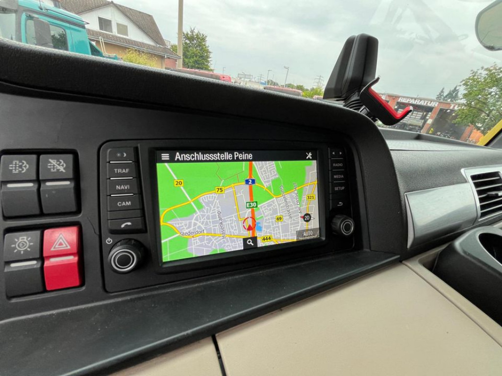 MAN TG-X 26.500 6x2-2 LL Pritsche Heckkran 53m to, Funk,Twistlock. - Autocarro con pianale/ Cassone fisso, Camion con gru: foto 3 MAN TG-X 26.500 6x2-2 LL Pritsche Heckkran 53m to, Funk,Twistlock. - Autocarro con pianale/ Cassone fisso, Camion con gru: foto 3