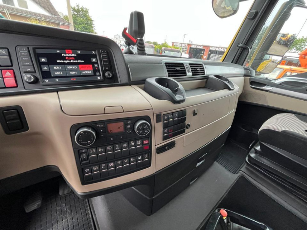 MAN TG-X 26.500 6x2-2 LL Pritsche Heckkran 53m to, Funk,Twistlock. - Autocarro con pianale/ Cassone fisso, Camion con gru: foto 2 MAN TG-X 26.500 6x2-2 LL Pritsche Heckkran 53m to, Funk,Twistlock. - Autocarro con pianale/ Cassone fisso, Camion con gru: foto 2