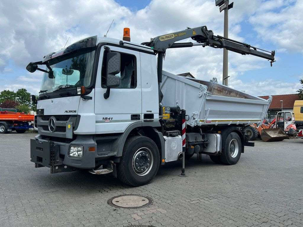 Mercedes-Benz Actros 1841 K 2-Achs Kipper Kran Funk/2xhydr+Gre Mercedes-Benz Actros 1841 K 2-Achs Kipper Kran Funk/2xhydr+Gre - Autocarro ribaltabile, Camion con gru: foto 1 Mercedes-Benz Actros 1841 K 2-Achs Kipper Kran Funk/2xhydr+Gre Mercedes-Benz Actros 1841 K 2-Achs Kipper Kran Funk/2xhydr+Gre - Autocarro ribaltabile, Camion con gru: foto 1