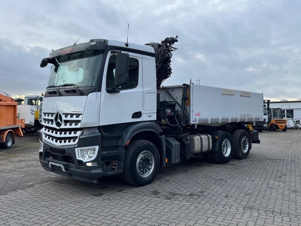 Mercedes-Benz Arocs 3-Achs Kipper Kran 2543 L Hiab 211 5xhydr.+Funk - Autocarro ribaltabile, Camion con gru: foto 2 Mercedes-Benz Arocs 3-Achs Kipper Kran 2543 L Hiab 211 5xhydr.+Funk - Autocarro ribaltabile, Camion con gru: foto 2