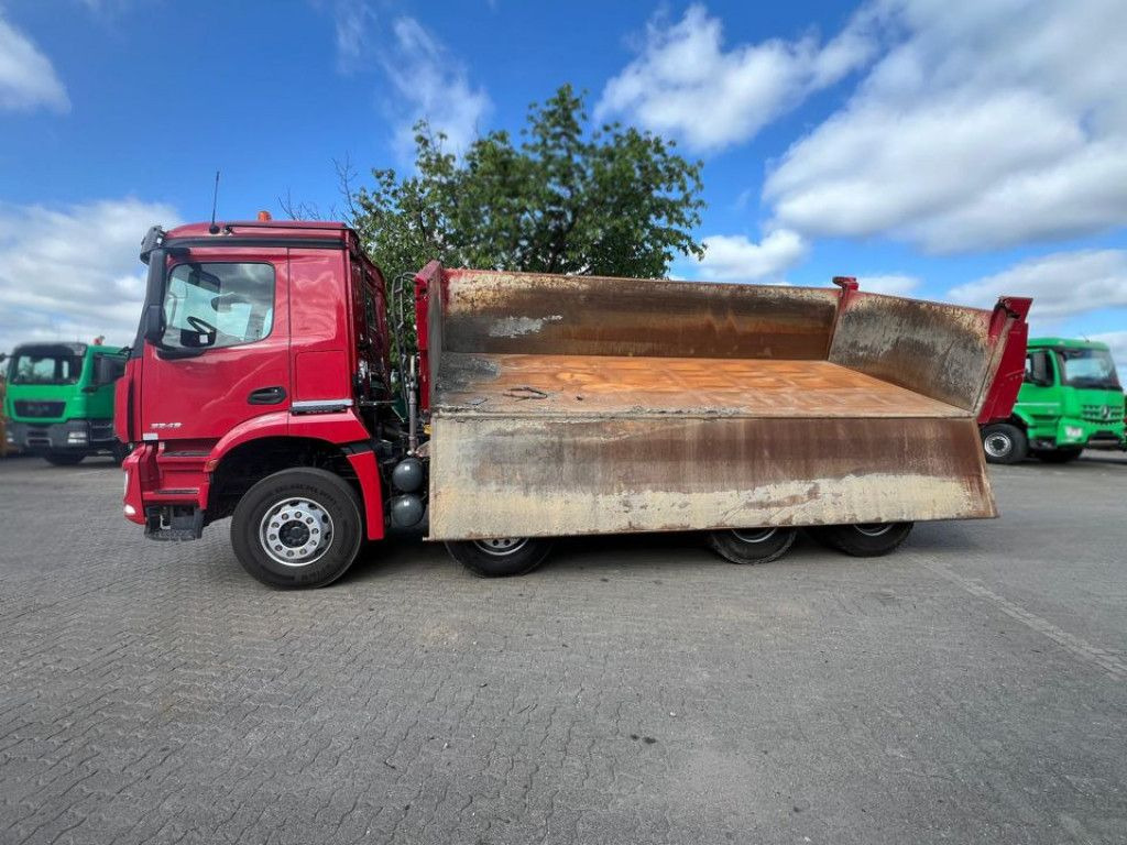 Mercedes-Benz Arocs 3243 8x4 4-Achs Kipper Bordmatik - Autocarro ribaltabile: foto 5 Mercedes-Benz Arocs 3243 8x4 4-Achs Kipper Bordmatik - Autocarro ribaltabile: foto 5