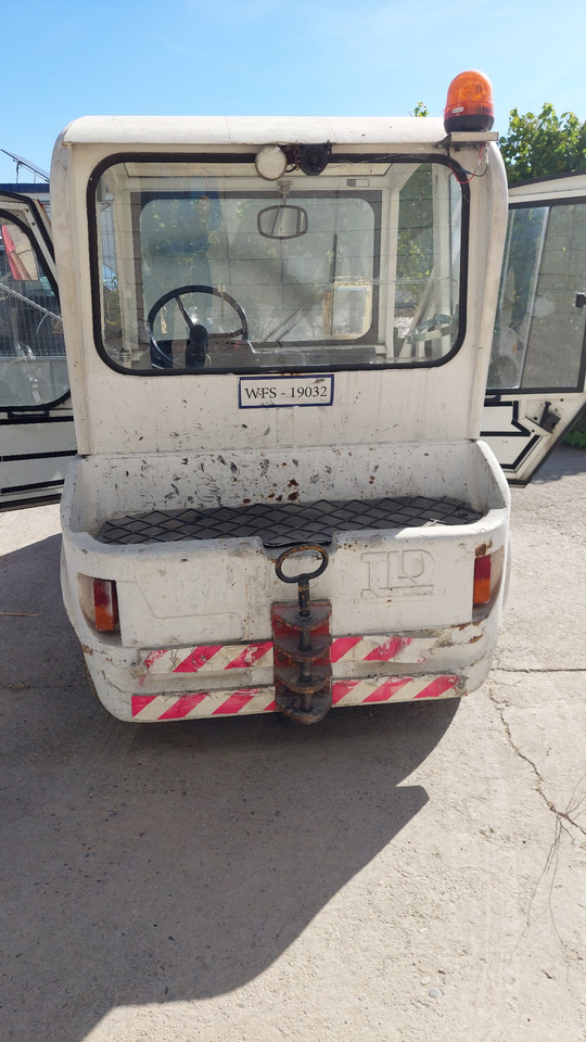 Trattore per traino bagagli TLD TMX-30 tractor: foto 6 Trattore per traino bagagli TLD TMX-30 tractor: foto 6