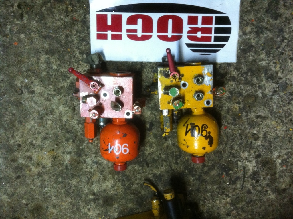 FLUTEC 552380 + HYDROAKUMULATOR 120bar 80st.C 0,32L - Valvola idraulica per Macchina da cantiere: foto 1 FLUTEC 552380 + HYDROAKUMULATOR 120bar 80st.C 0,32L - Valvola idraulica per Macchina da cantiere: foto 1