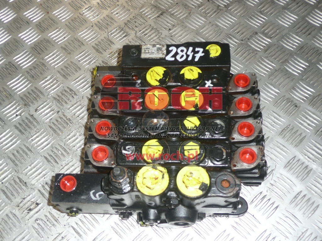 JCB K19D624 334/F9438 SCX120-D29 - 5 SEKCYJNY - Valvola idraulica: foto 1 JCB K19D624 334/F9438 SCX120-D29 - 5 SEKCYJNY - Valvola idraulica: foto 1