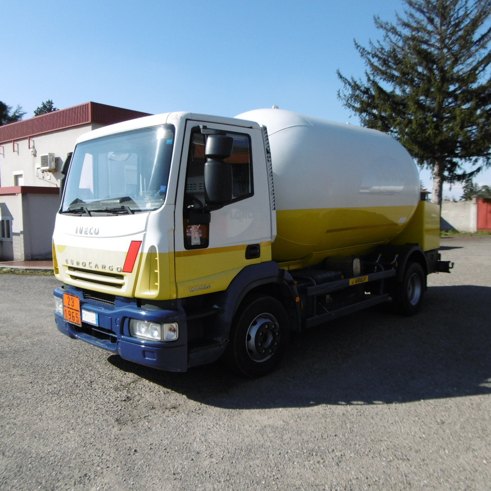 IVECO 150.24 - Camion cisterna: foto 5 IVECO 150.24 - Camion cisterna: foto 5