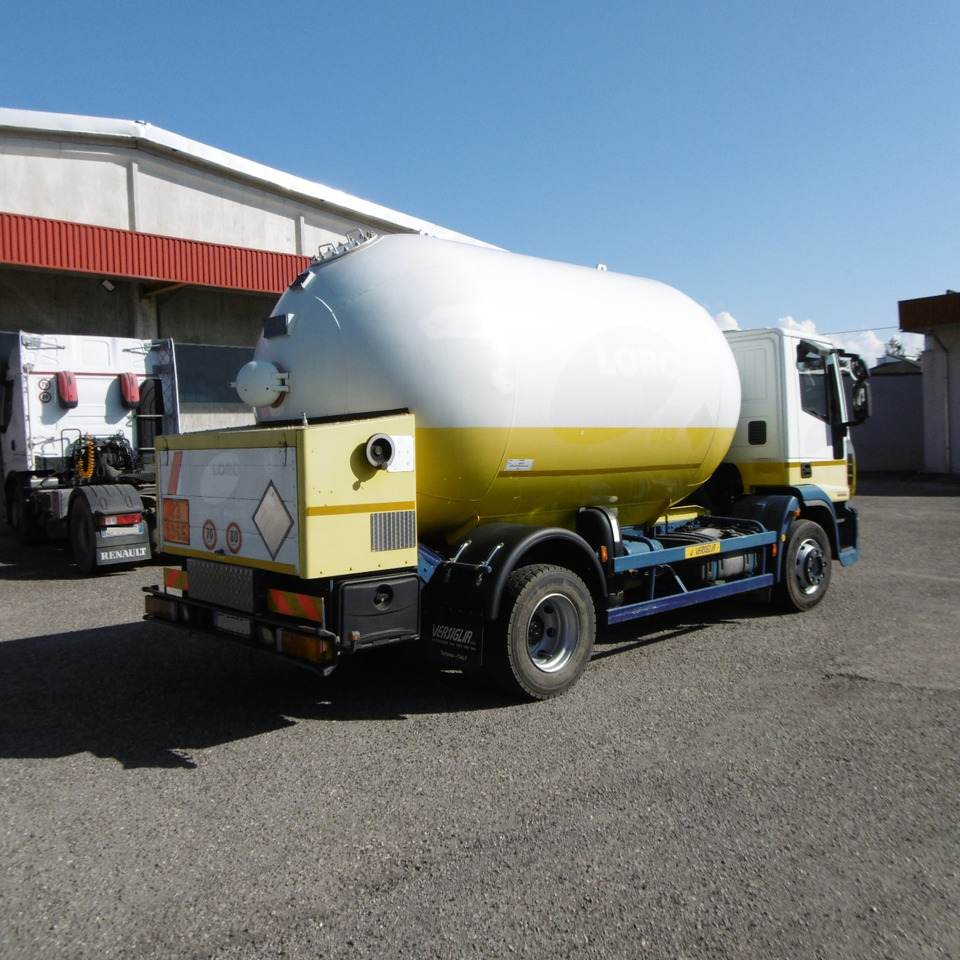 IVECO 150.24 - Camion cisterna: foto 3 IVECO 150.24 - Camion cisterna: foto 3