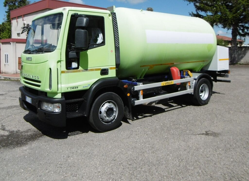 IVECO - Camion cisterna: foto 2 IVECO - Camion cisterna: foto 2