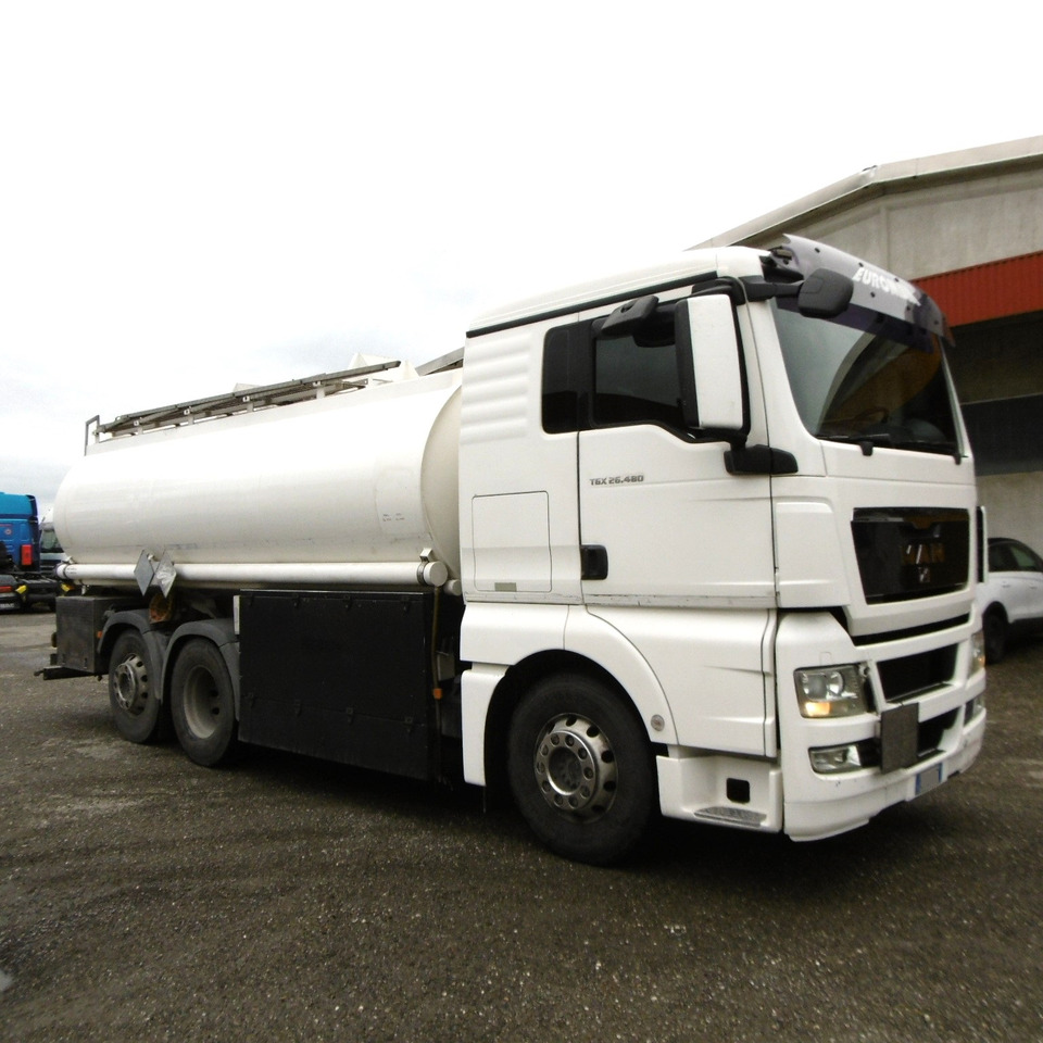 MAN 26.480 Diesel Distribution tank - Camion cisterna: foto 1 MAN 26.480 Diesel Distribution tank - Camion cisterna: foto 1